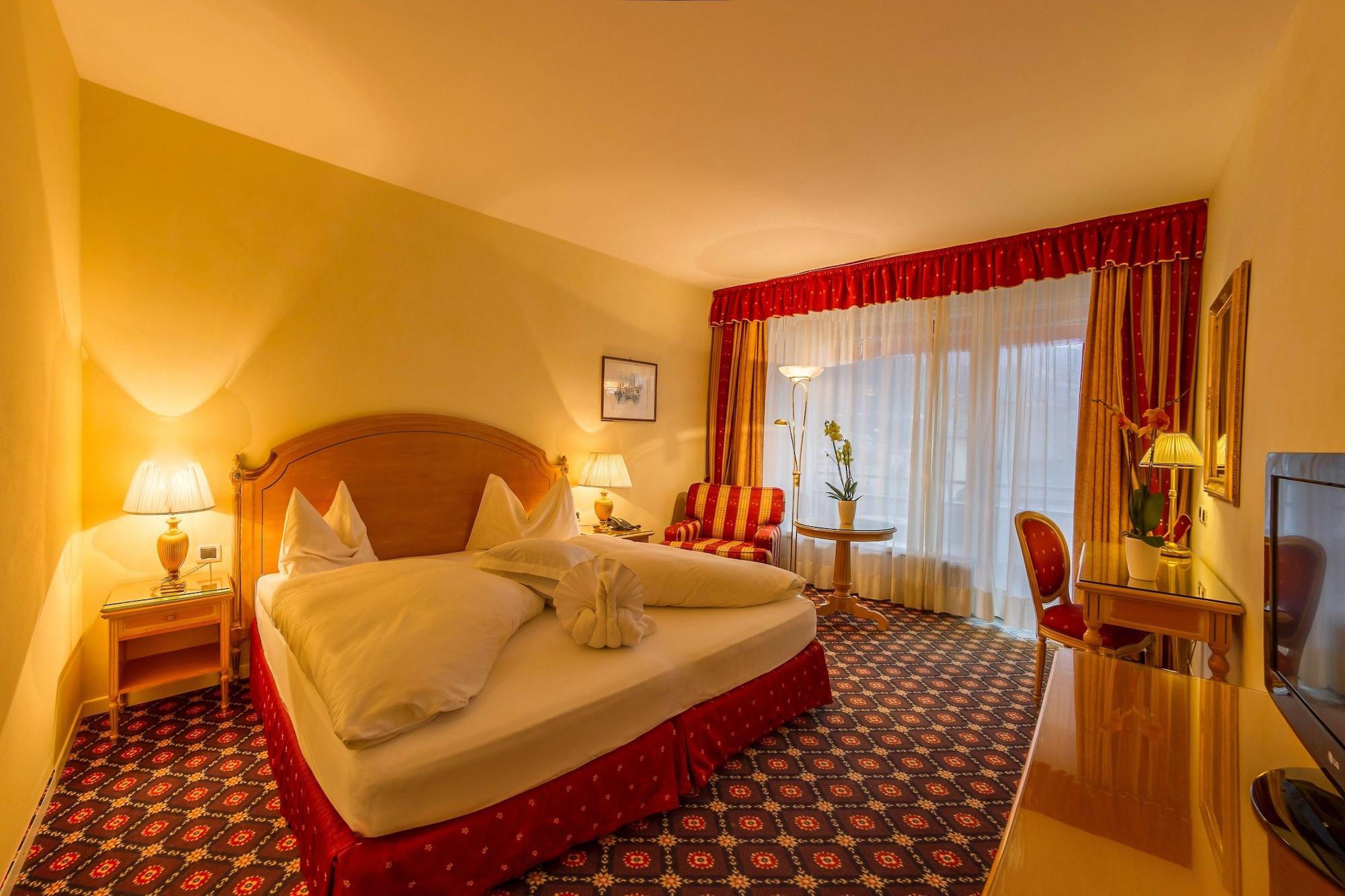 Dominik Alpine City Wellness Hotel - Adults Only Bressanone Exterior photo